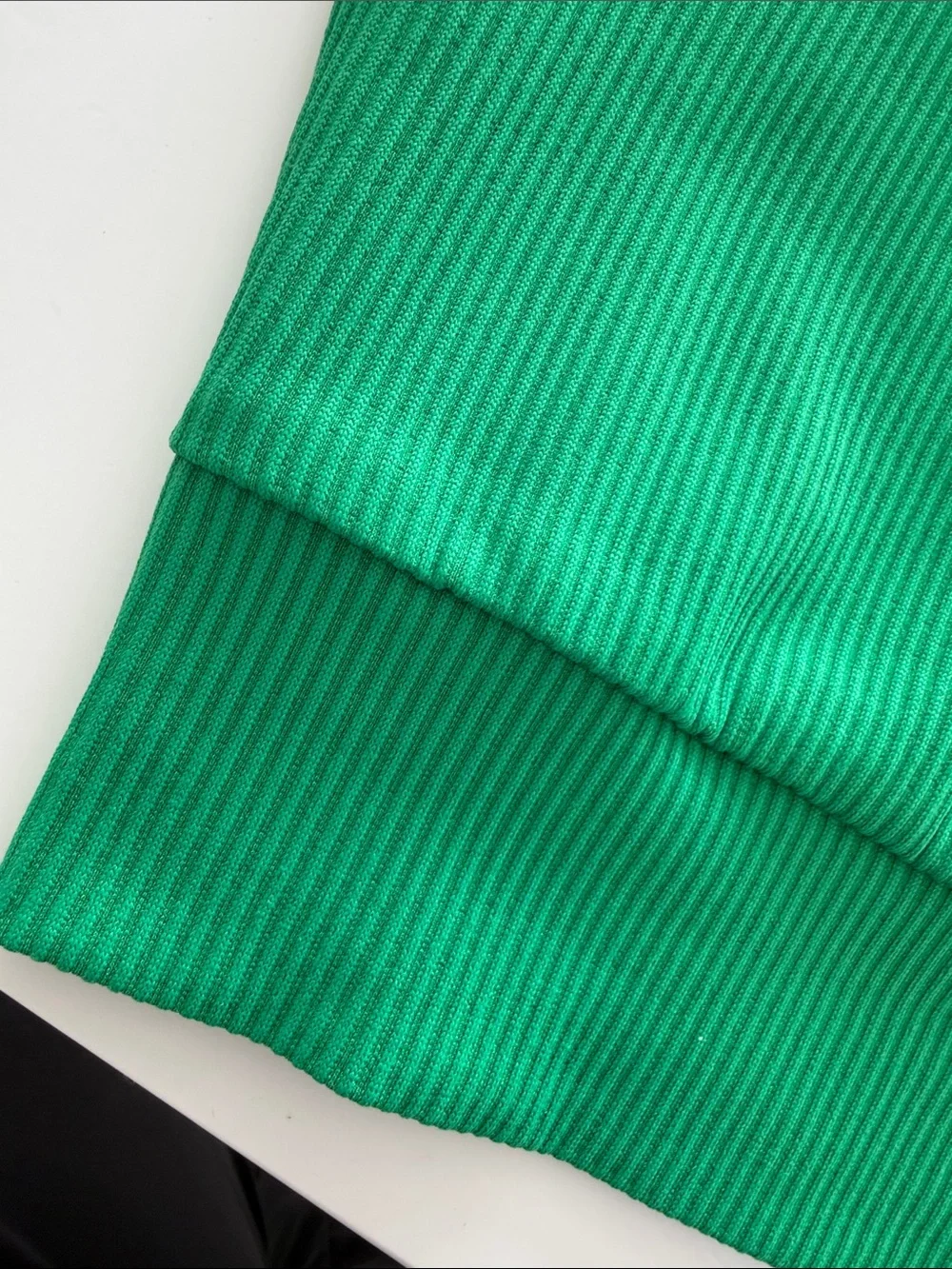Divided Green Ribbed Cropped Tank Top - Picture 3 of 4